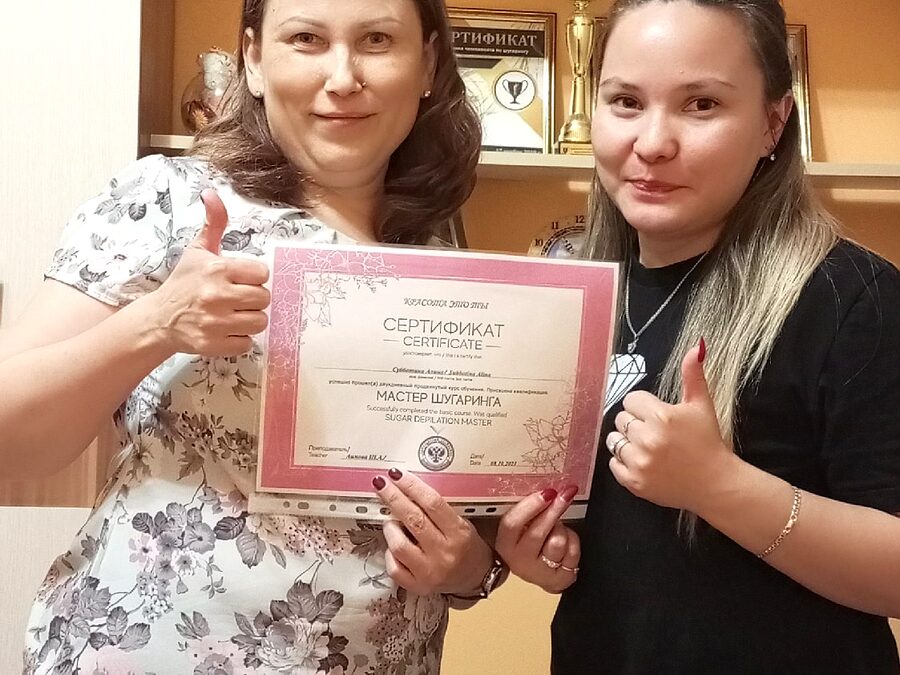 Выпускница с сертификатом студии «Жемчужина»